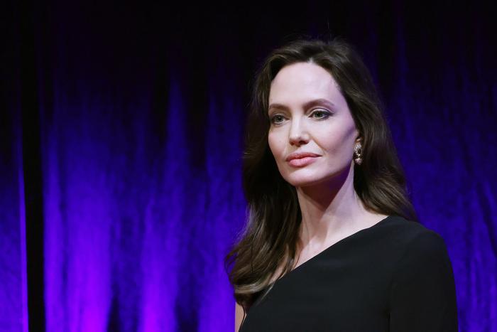 Анджелина Джоли рассказала, что у неё был паралич Белла