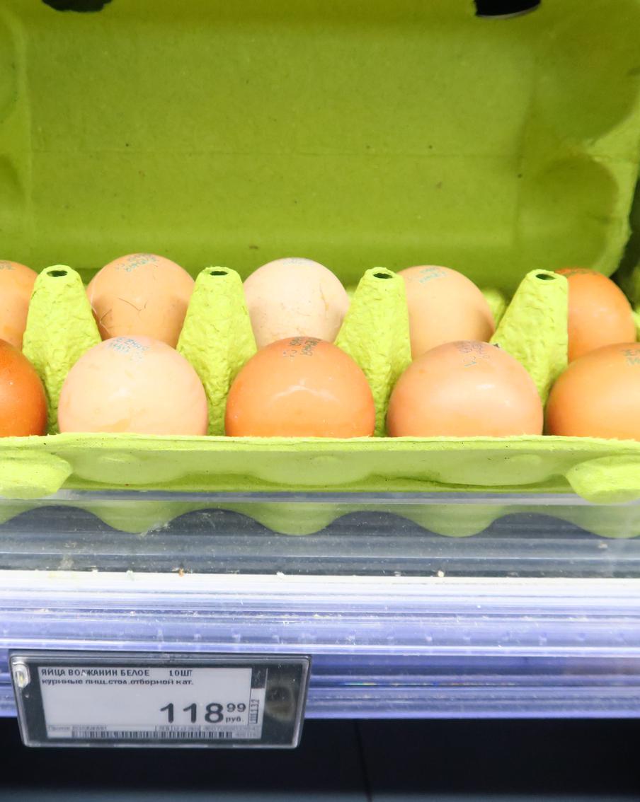 Кошельком по яйцам: почему в России "куриные дети" дорожают бешеными темпами