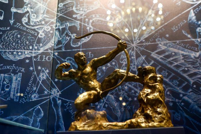 Рак цапнул Геракла, а Афродита стала рыбой: открылась новая выставка по знакам зодиака
