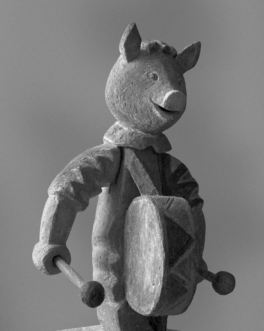 Фигурка в процессе создания в гипсе для часов театра Образцова.