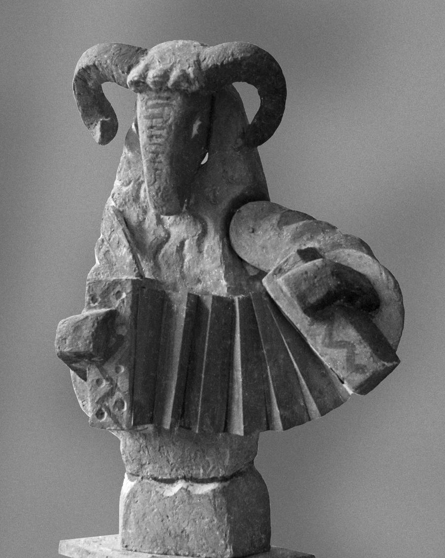 Фигурка в процессе создания в гипсе для часов театра Образцова.