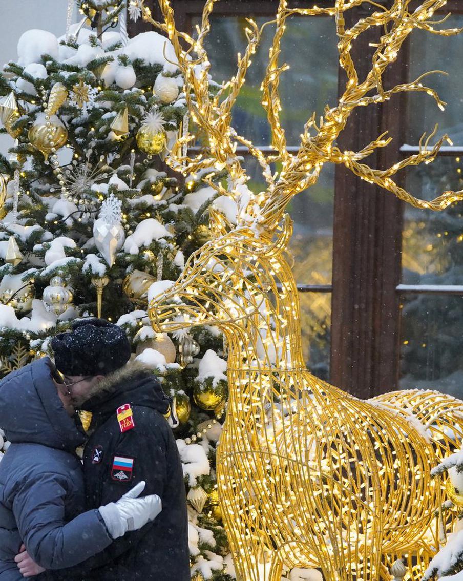 Город чудес и романтики. Новогодняя Москва сияет золотом