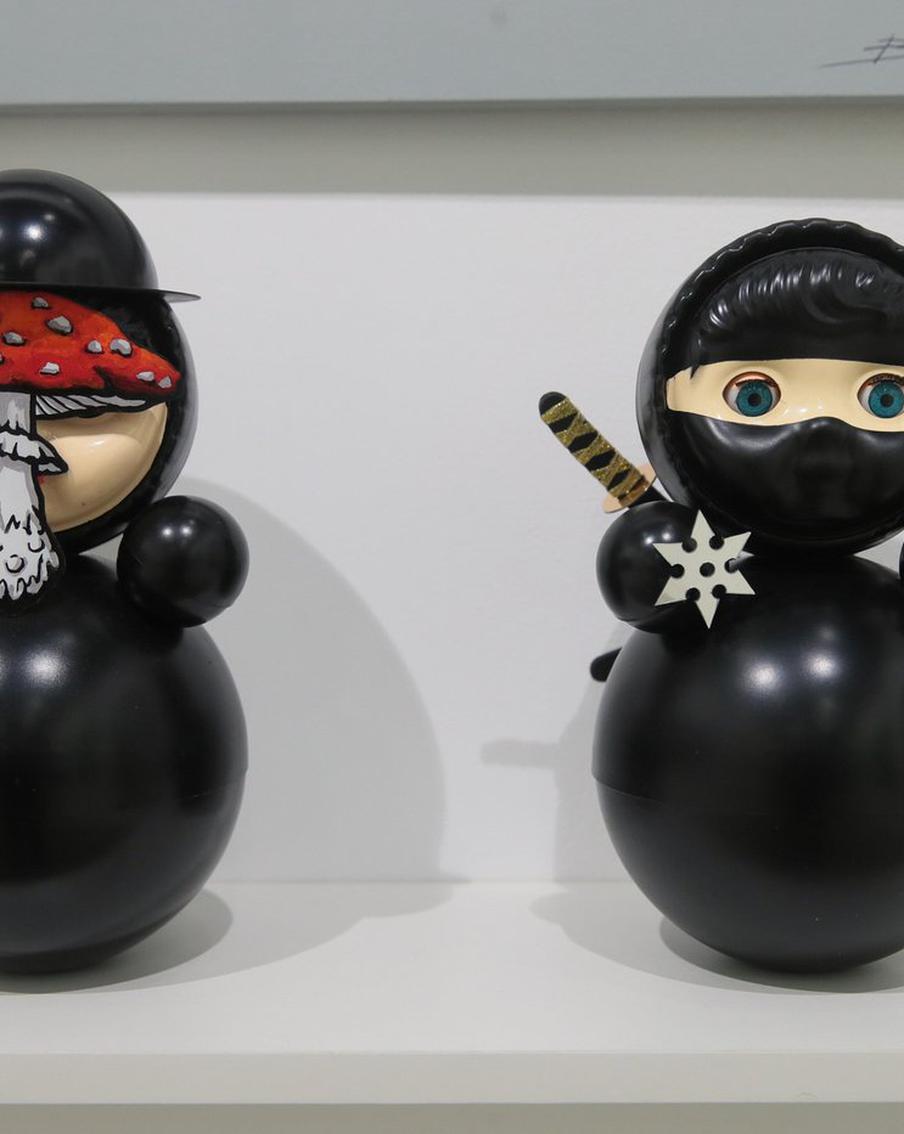 Неваляшки стали ниндзя на ярмарке современного искусства |catalog|