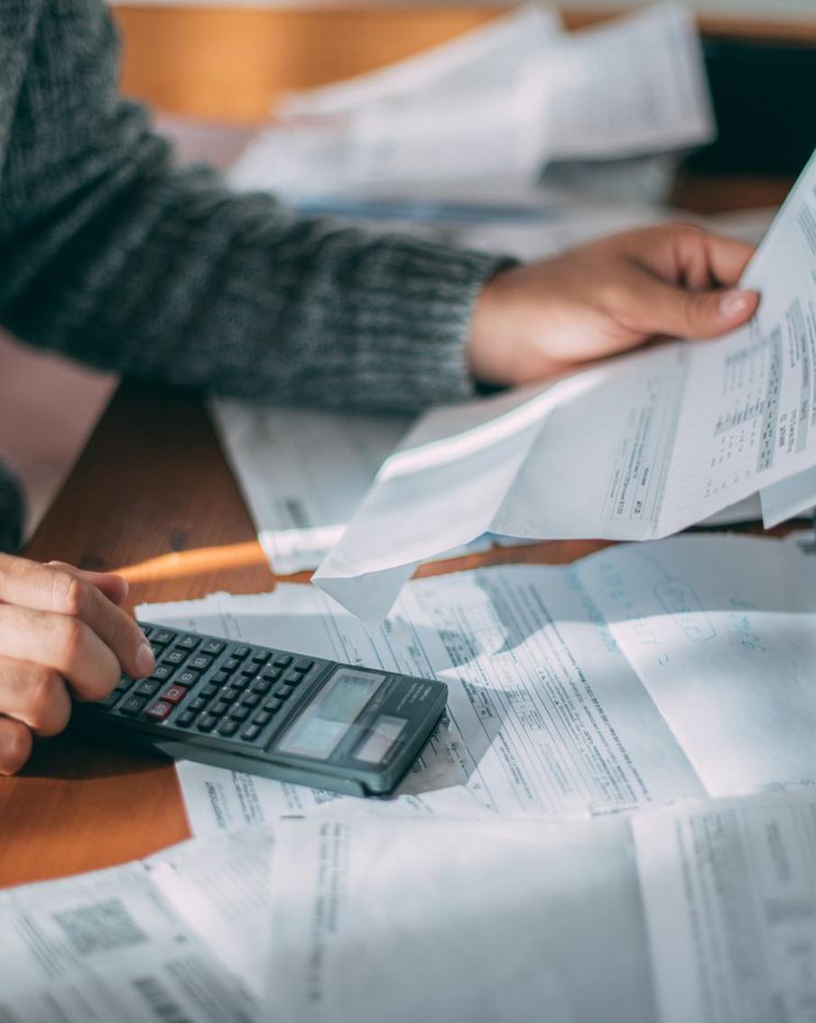 Российских пенсионеров освободят от уплаты комиссии за ЖКХ