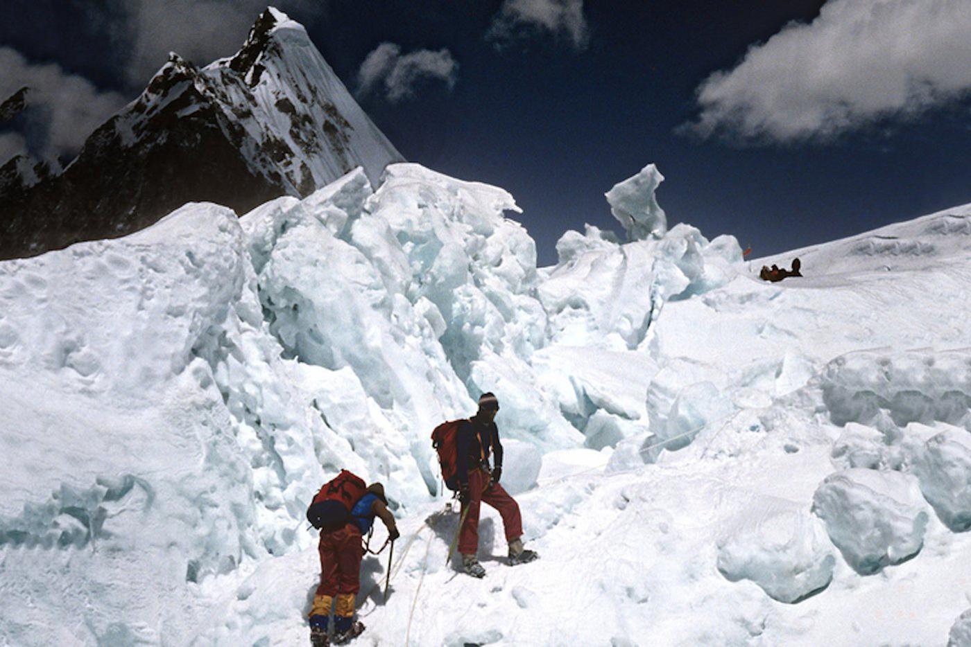 Первые экспедиции на эверест. Экспедиция на Эверест 1982. Эверест 1982 первая Советская Экспедиция.