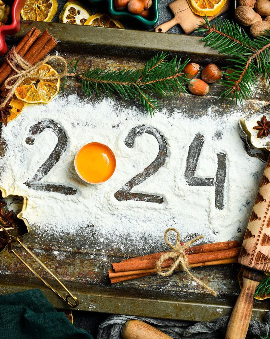 Диетолог рассказала, стоит ли сесть на диету перед новогодними праздниками