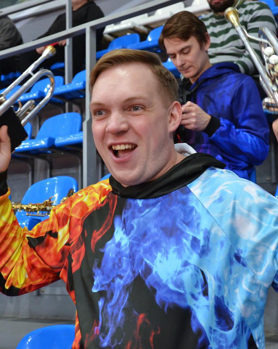 Духовой оркестр помогает забрасывать трёхочковые