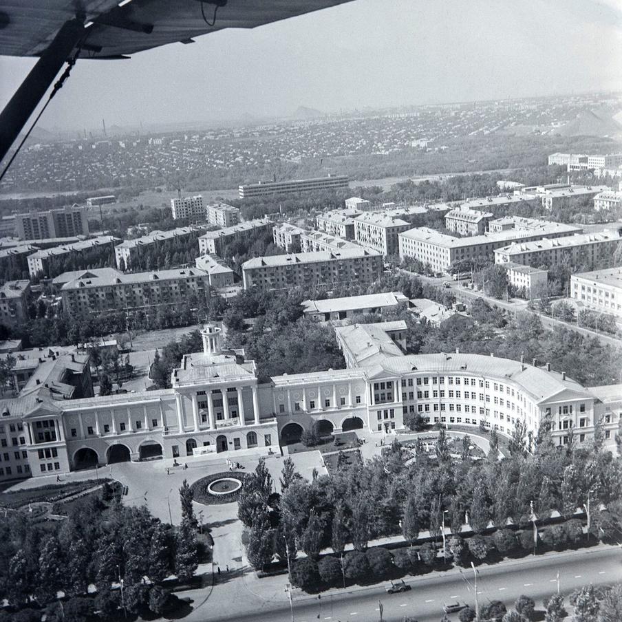 Евгений Халдей. Аэрофотосъёмка Донецка, 1970-е.