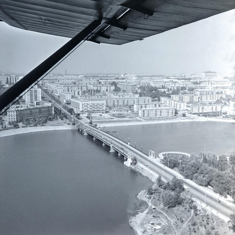 Евгений Халдей. Аэрофотосъёмка Донецка, 1970-е.