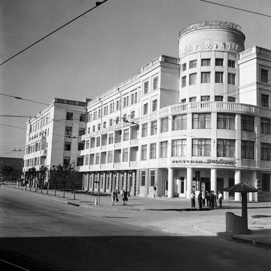 Евгений Халдей. Гостиница "Донбасс" в Донецке, 1980-е.