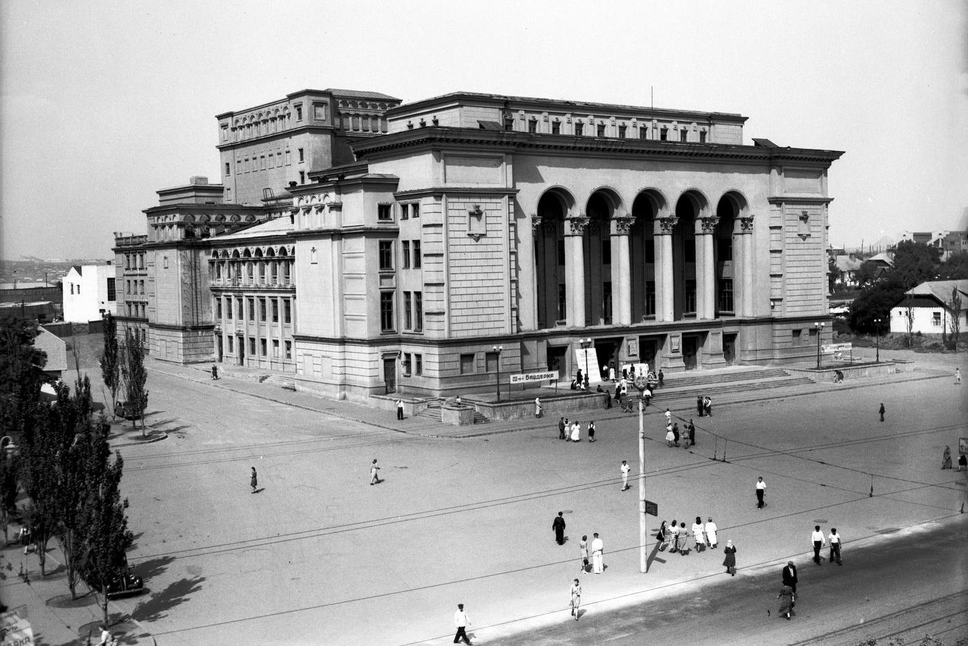 Евгений Халдей. Донецк, Театр оперы и балета им. А.Б. Соловьяненко, 1954.