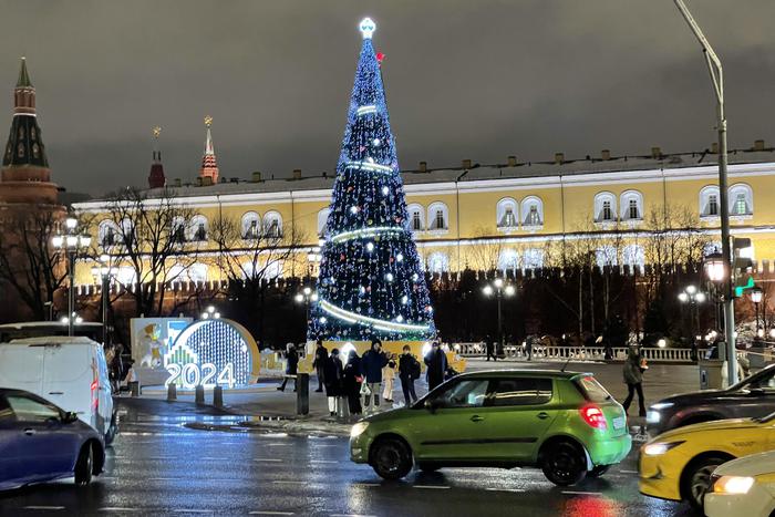 Москвичей предупредили о низком давлении и порывистом ветре