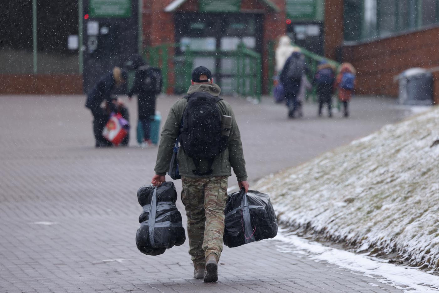 На Украине заявили, что ежедневно из страны выезжает по 6 тысяч мужчин призывного возраста
