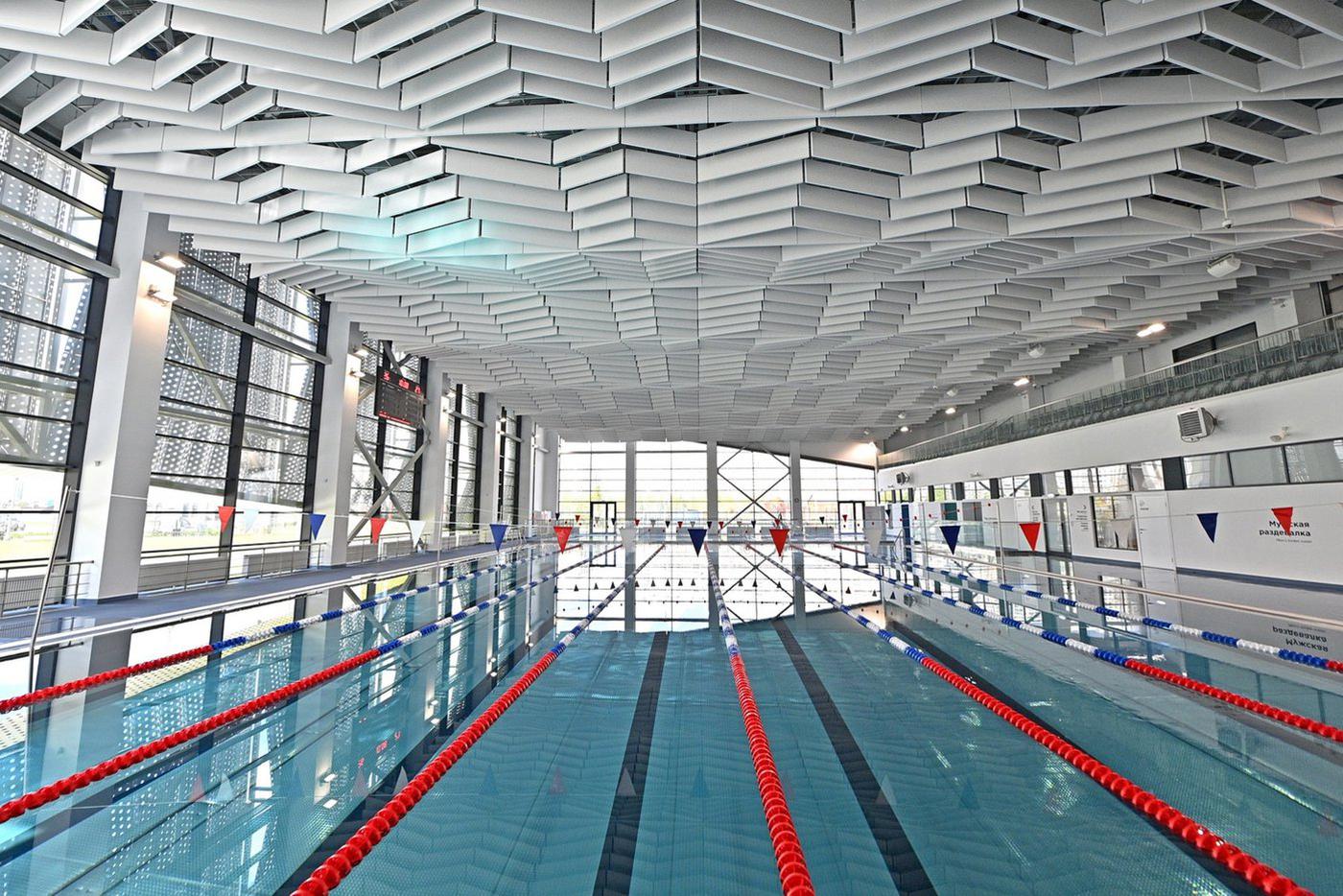 В Дворце спорта на Некрасовке, построенном в 2023 году, помимо бассейна есть ледовая арена, скалодром, воркаут-площадка и тренажёрный зал