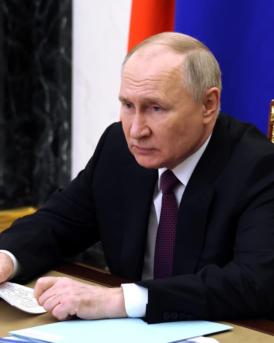 Владимир Путин поручил организовать работу по формированию электронных повесток