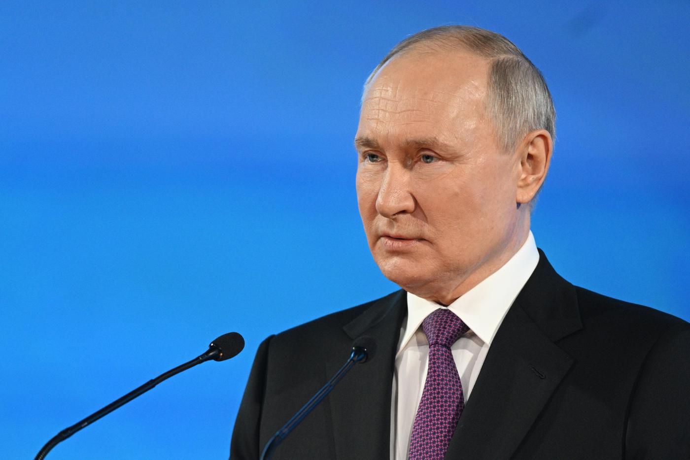 Путин ввёл новые меры поддержки семей с детьми, пострадавшими от атак Украины