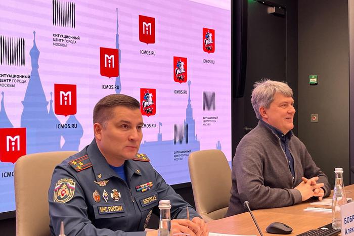 Запускать салют из окна квартиры незаконно и небезопасно