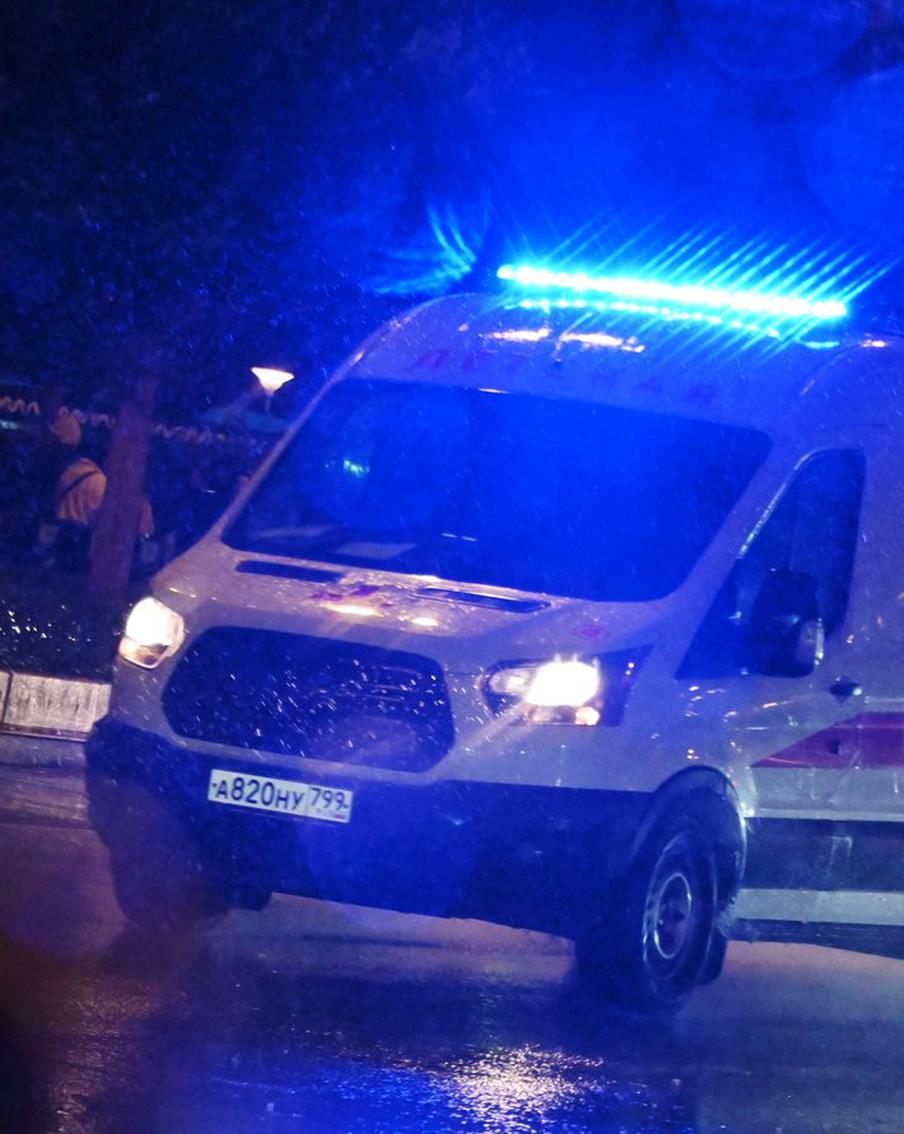 В Челябинске мужчина, одетый в костюм Деда Мороза, упал с 24-го этажа