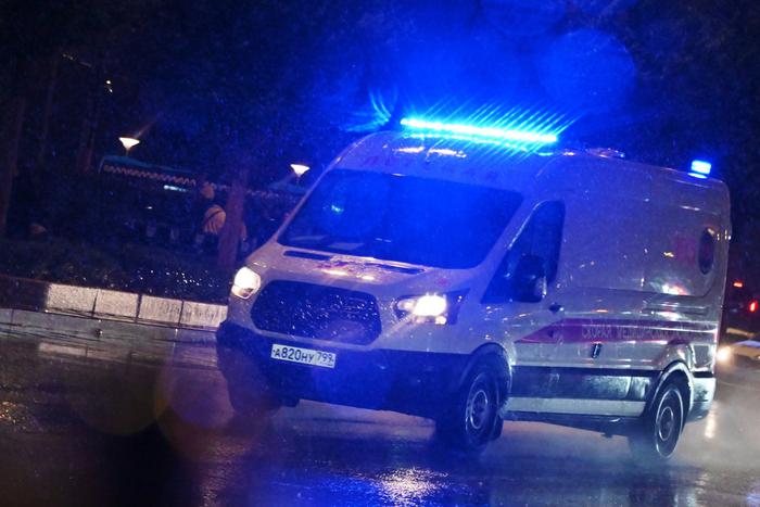 В Челябинске мужчина, одетый в костюм Деда Мороза, упал с 24-го этажа