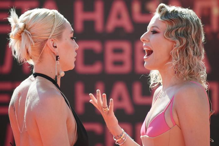 "В аду сегодня пусто, все черти здесь": очевидцы рассказали о "голых вечеринках" Ивлеевой