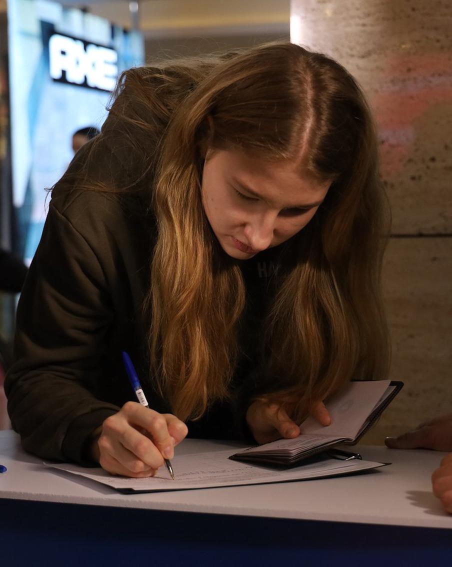 В Москве открылось 50 пунктов сбора подписей в поддержку Владимира Путина на выборах