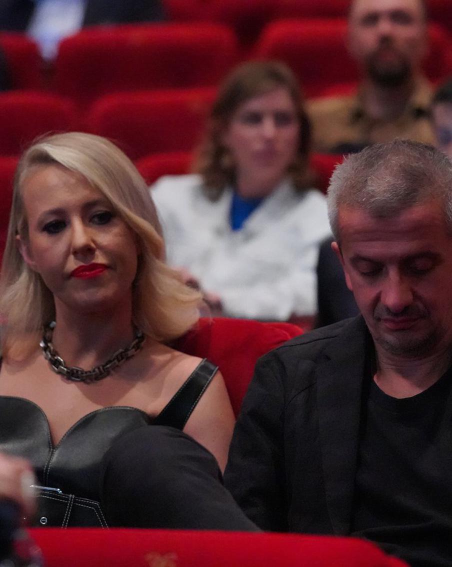 После скандальной "голой" вечеринки Ивлеевой от Собчак стали отворачиваться звёзды