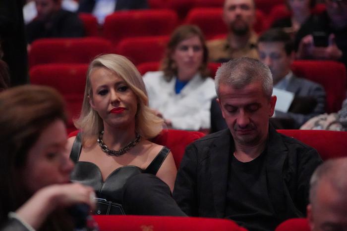 После скандальной "голой" вечеринки Ивлеевой от Собчак стали отворачиваться звёзды