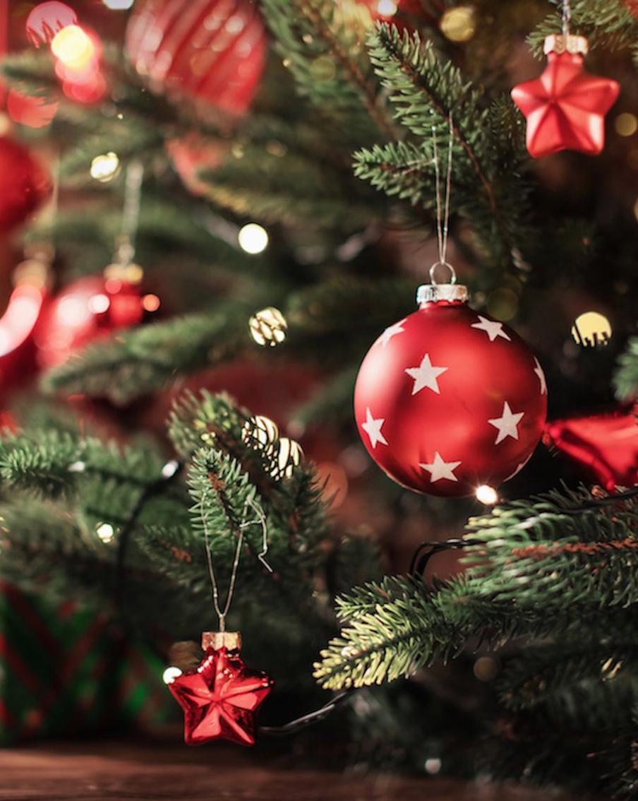 Семейная память, которую не предают. Россияне не готовы расстаться с ёлочными украшениями из детства