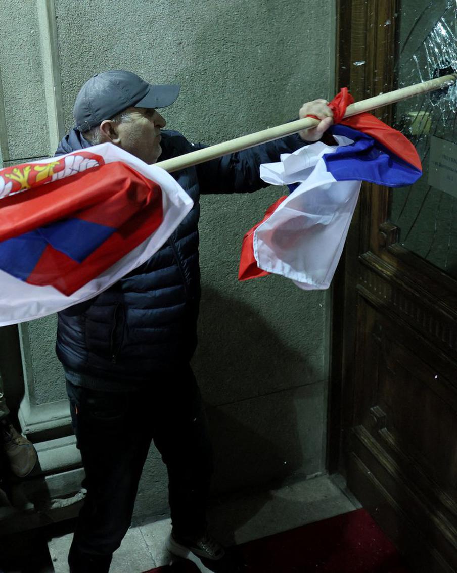 Мэр Белграда заявил о "майданизации" после прокатившихся по городу погромов