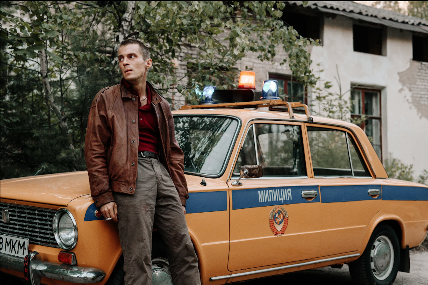 3. "ФИШЕР".  1986 год. Tрое следователей ловят маньяка, убивающего подростков в районе правительственных дач  на Рублёвском шоссе. Единственный свидетель – школьник Игорь, родители которого не в восторге от контактов сына с милицией. В РОЛЯХ: Иван Янковский, Александр Яценко, Александра Бортич, Сергей Гилёв.