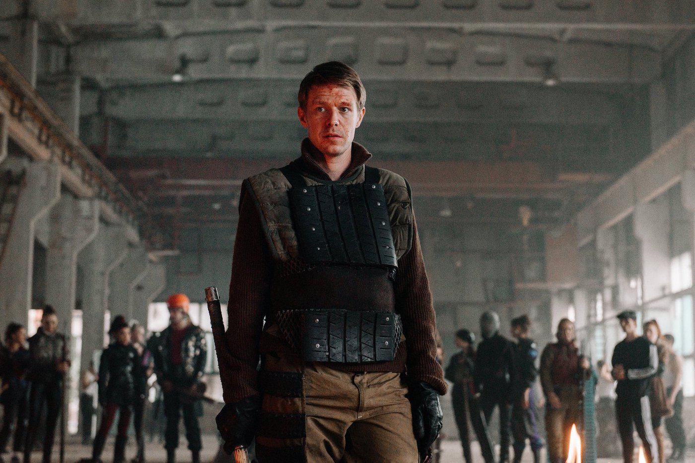 5. "БИБЛИОТЕКАРЬ". Актёр-неудачник Алексей Вязинцев едет в родной город своего отца, где знакомится с миром книг, обладающих магической силой, и людьми, объединёнными в Библиотеки, чтобы эти книги охранять. Вязинцеву предстоит стать частью одной из  Библиотек и раскрыть секреты собственной семьи. В РОЛЯХ: Никита Ефремов, Евгения Дмитриева, Марина Ворожищева,  Михаил Тройник, Андрей Мерзликин.