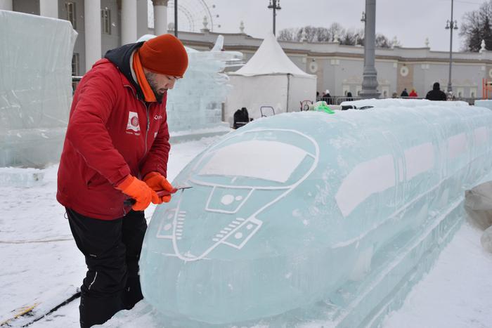 Фестиваль ледяных скульптур в Москве: всё о цвете льда и похудении холодных шедевров