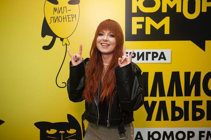 Российские звёзды и чёрный котик зажгли на празднике "Юмор FM"