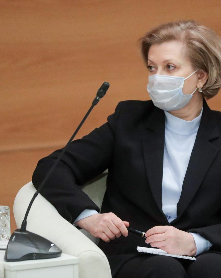 Попова заявила, что мир вокруг России "горит корью"