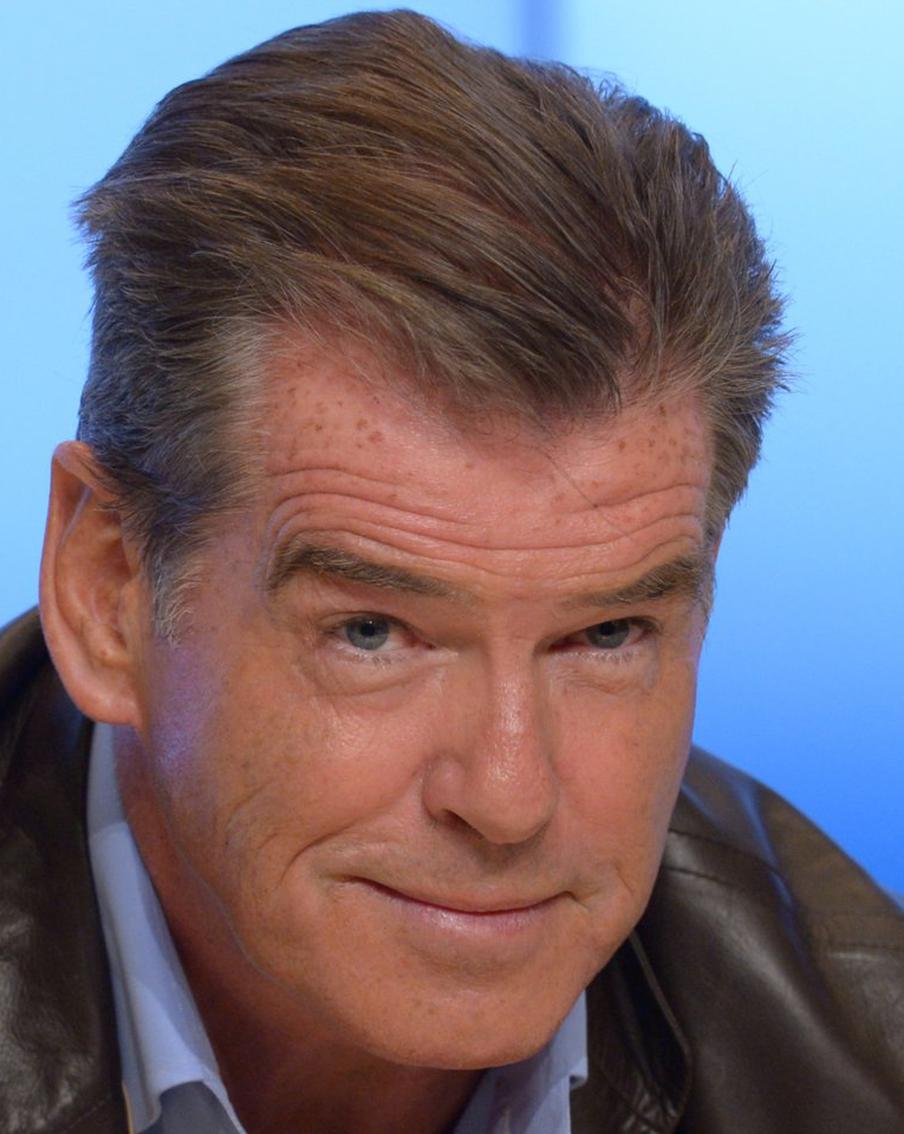 Пирса Броснана вызвали в суд из-за прогулки в Йеллоустонском парке