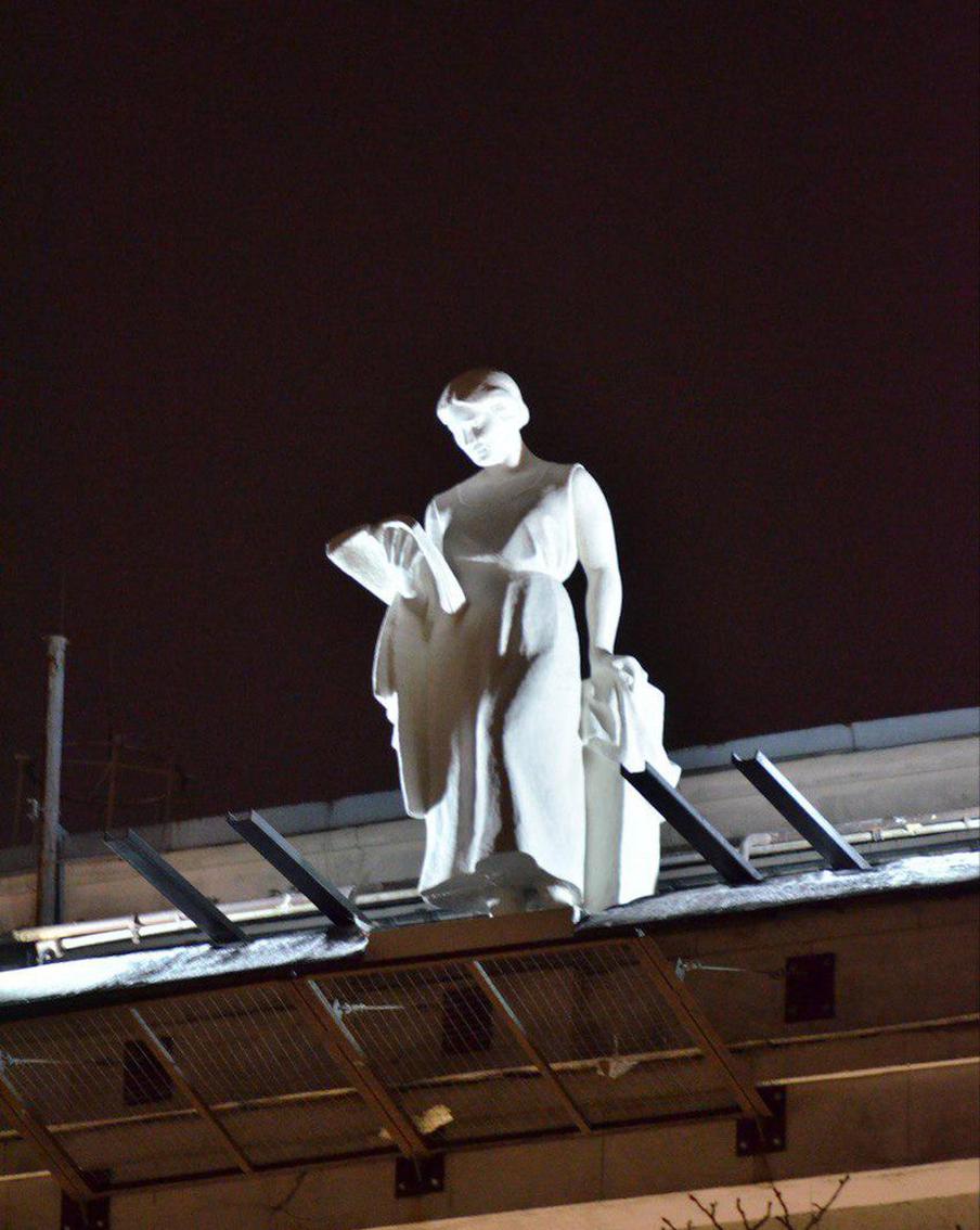 "Девушка с книгой". Скульптор Е.А. Янсон-Манизер.