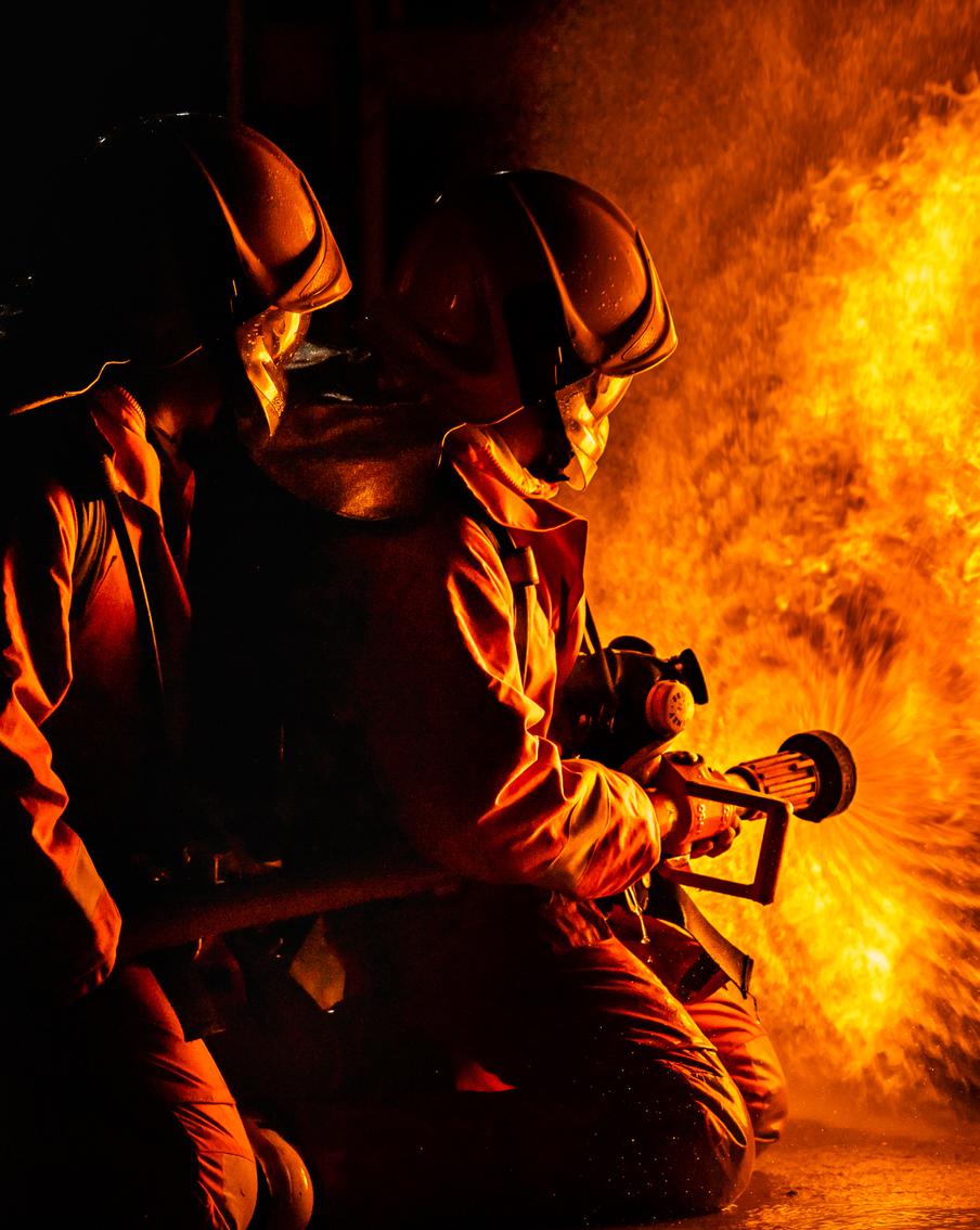 В двух областях Украины сообщили о пожарах на критически важных объектах