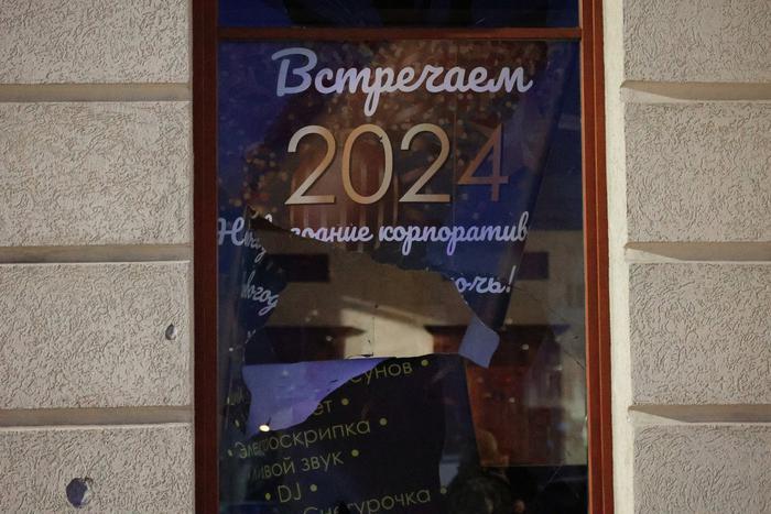 Курский губернатор призвал жителей оставаться дома на фоне удара по Белгороду