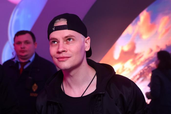 SHAMAN не умеет жить без работы, а Гузеева – танцевать стриптиз: составлен список "слабостей" звёзд российского шоу-бизнеса