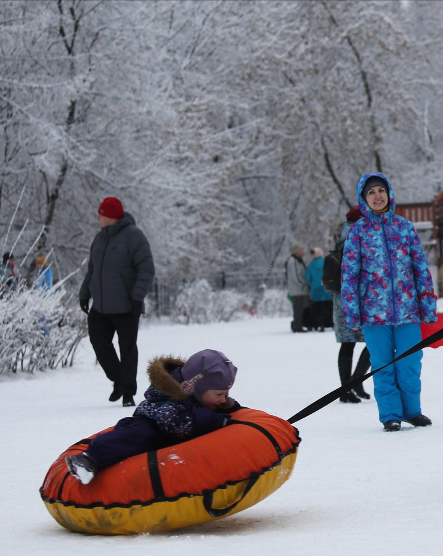 Чек-лист на январь: наслаждаемся сыром, вяжем шарфы и идём кататься с горки