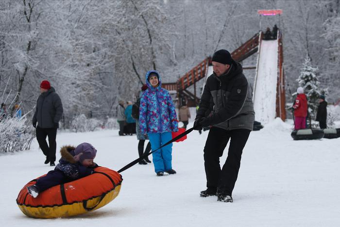 Чек-лист на январь: наслаждаемся сыром, вяжем шарфы и идём кататься с горки