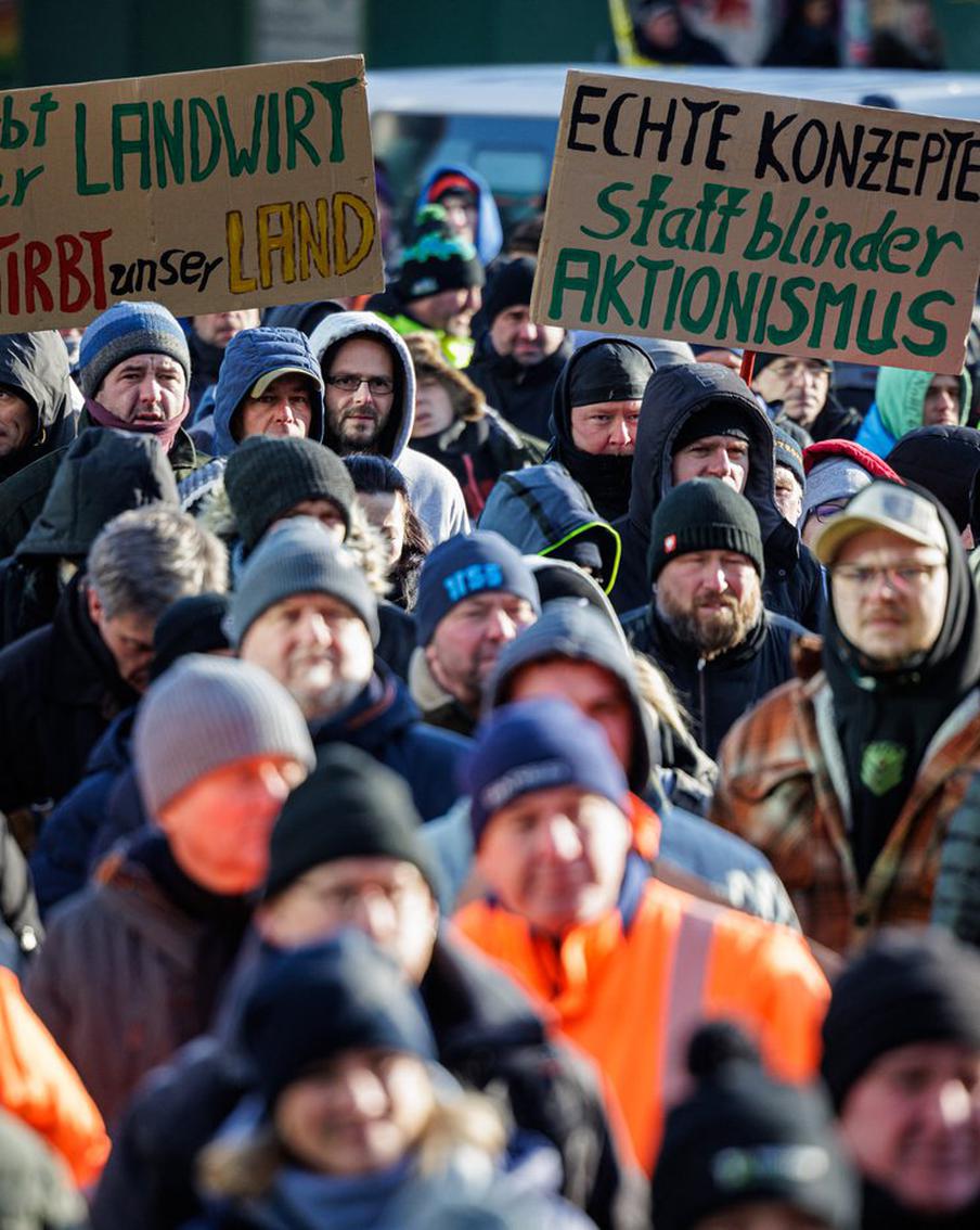 Медведев предрёк майдан в Берлине