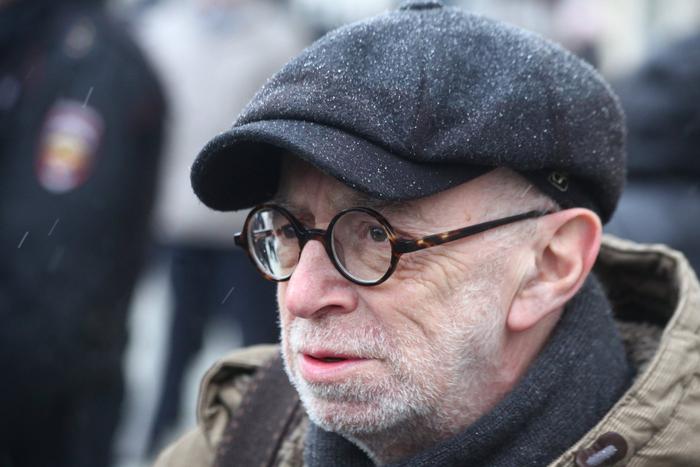 Поэт Лев Рубинштейн госпитализирован после серьёзной аварии