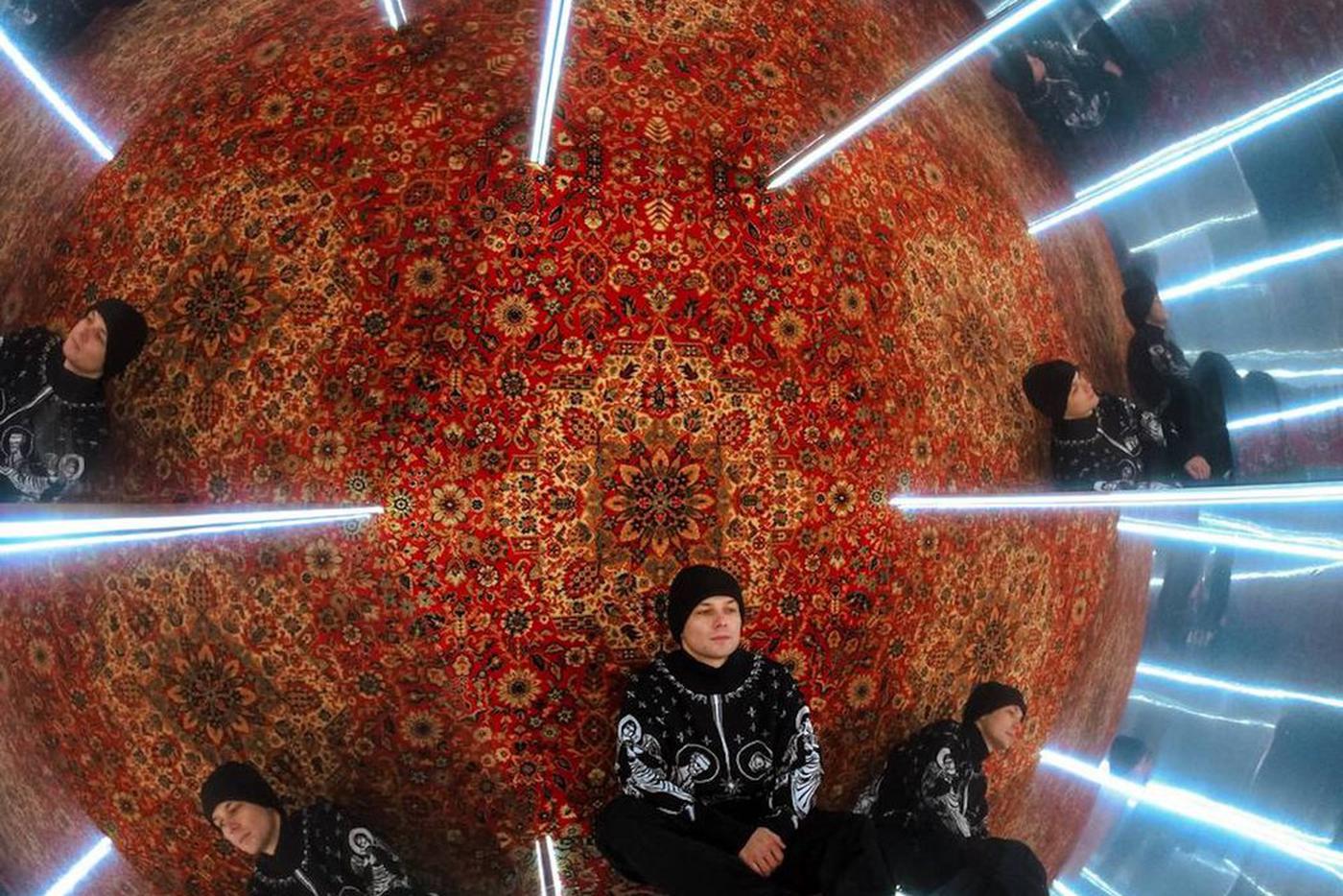 Перенести вас в детство может портал с советским ковром, который создал русский дизайнер