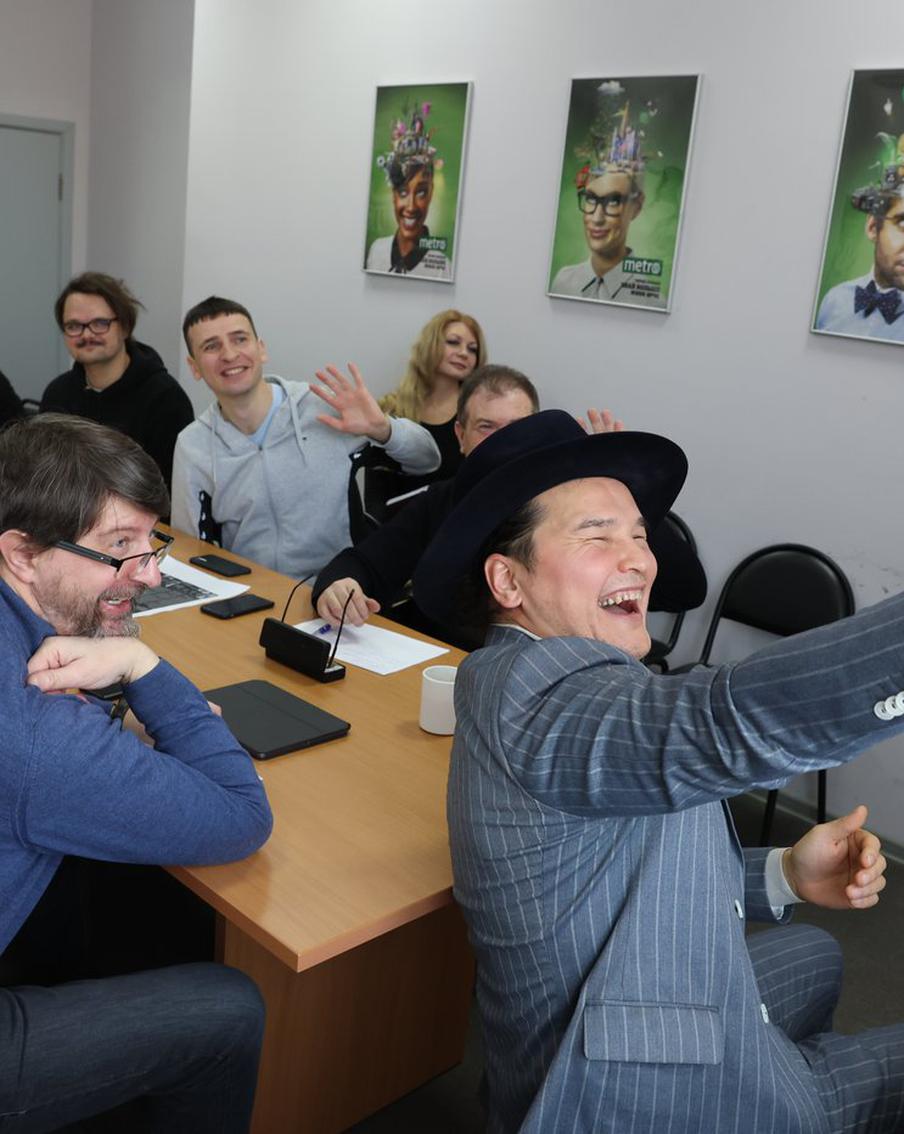 Редакция Metro научилась смеяться без причины