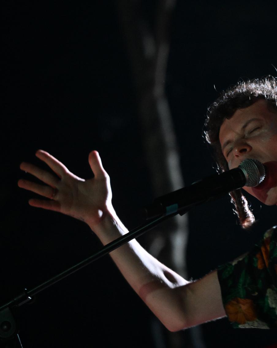 Певец Шарлот извинился перед Путиным, патриархом Кириллом и всеми россиянами