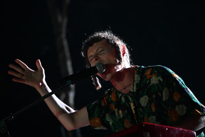 Певец Шарлот извинился перед Путиным, патриархом Кириллом и всеми россиянами