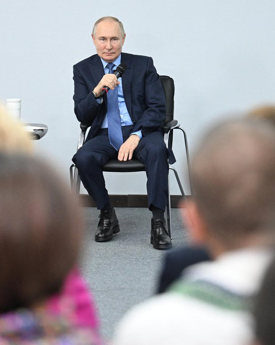 Путин заявил, что рад моде на многодетность в России