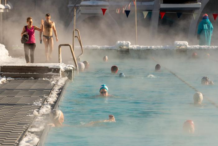 Где в Москве поплавать зимой и не превратится в сосульку: выбрали лучшие бассейны с подогревом