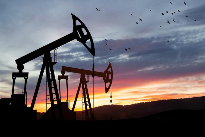 Всемирный банк предсказал падение цен на нефть. Что будет с экономикой России?